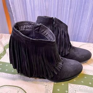 Fringe boots